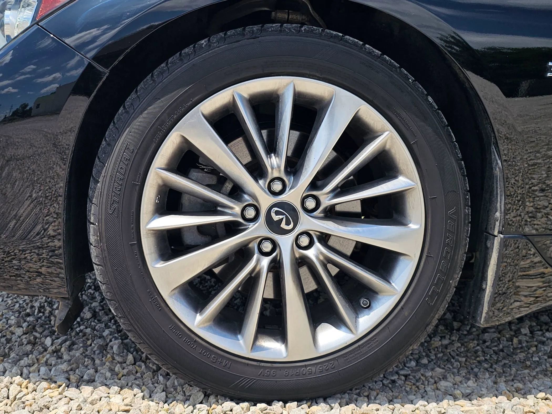 Used 2018 INFINITI Q50 Luxe w/ Sensory Package (Luxe) AWD/4WD image 9