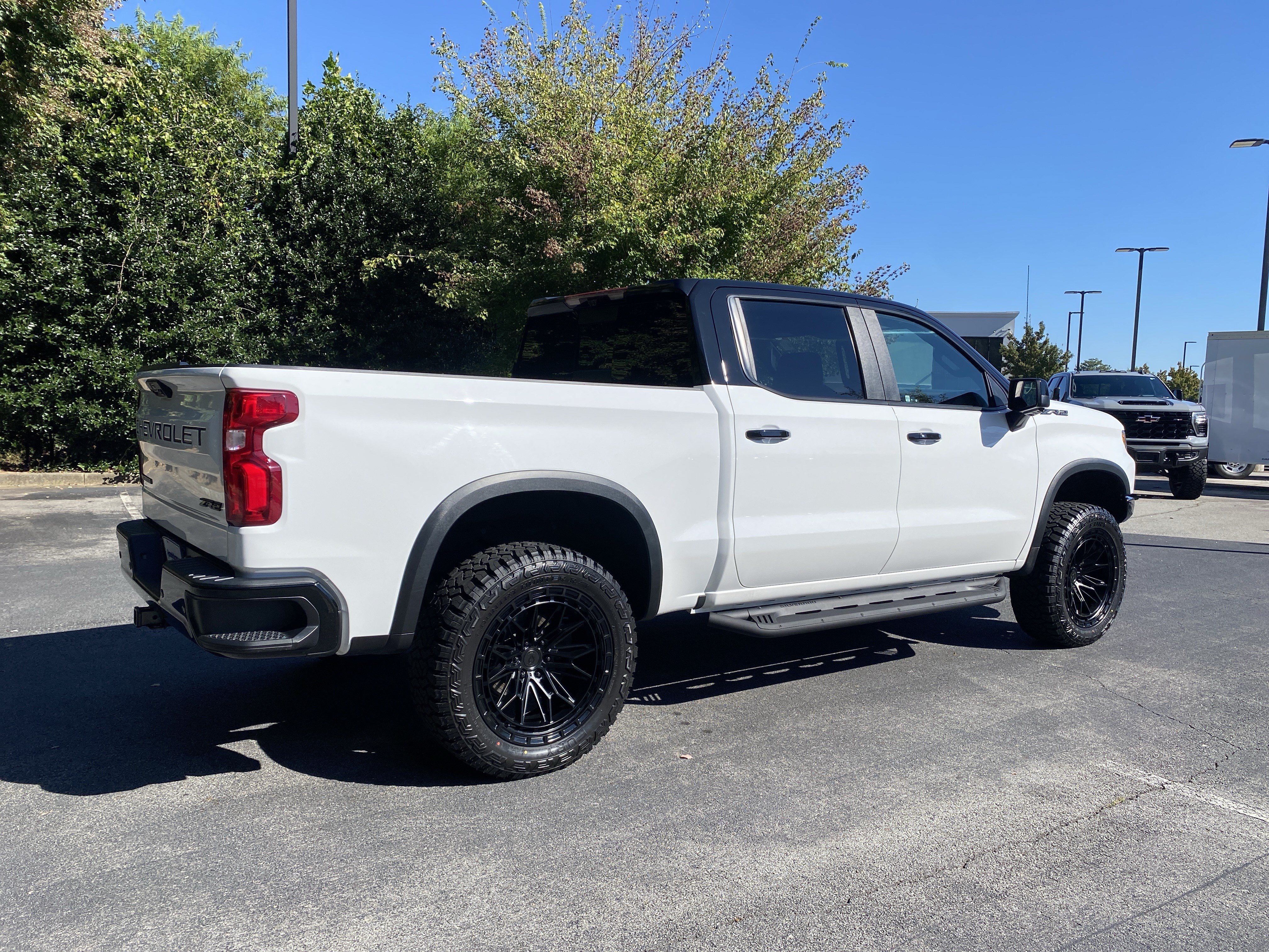Used 2024 Chevrolet Silverado 1500 ZR2 w/ Technology Package AWD/4WD image 9