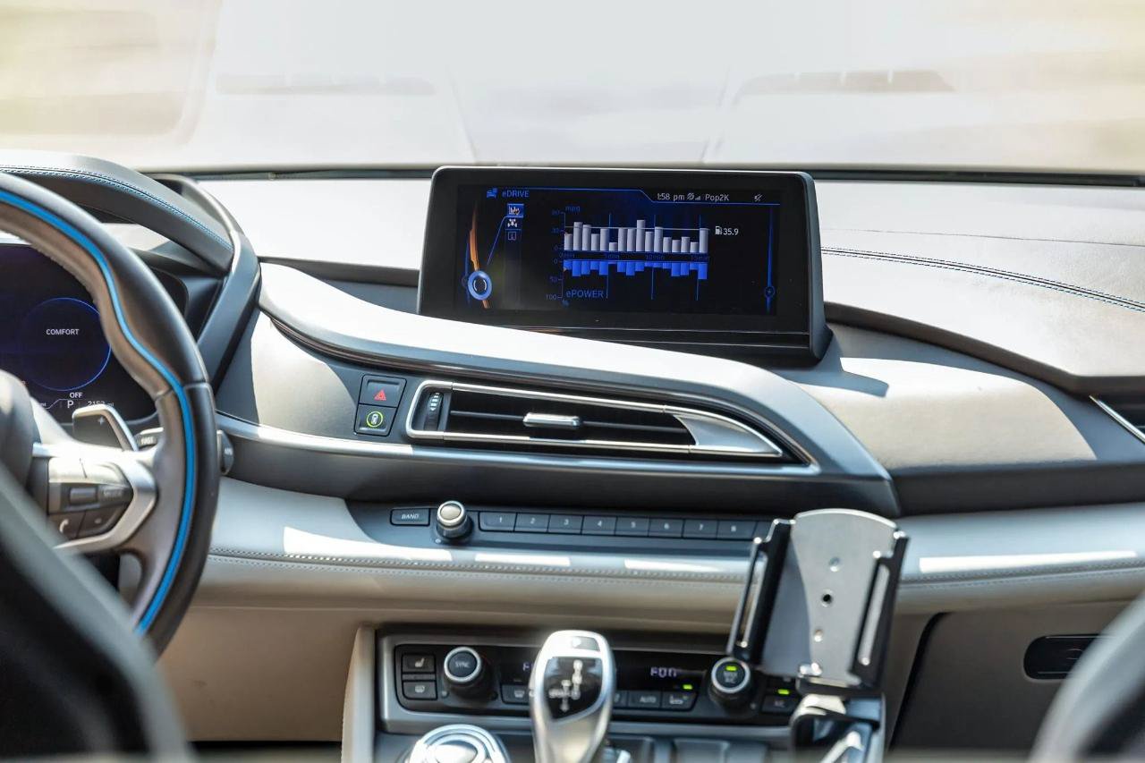 Used 2014 BMW i8 AWD/4WD image 32