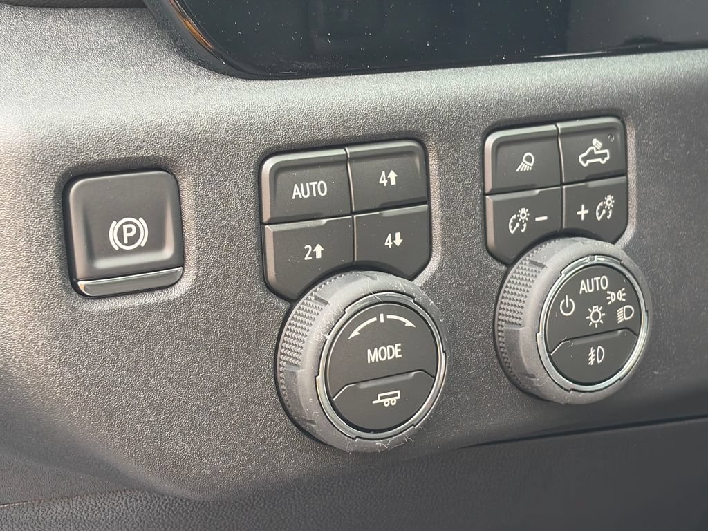 New 2026 Chevrolet Silverado 1500 High Country w/ Z71 Off-Road Package AWD/4WD image 19