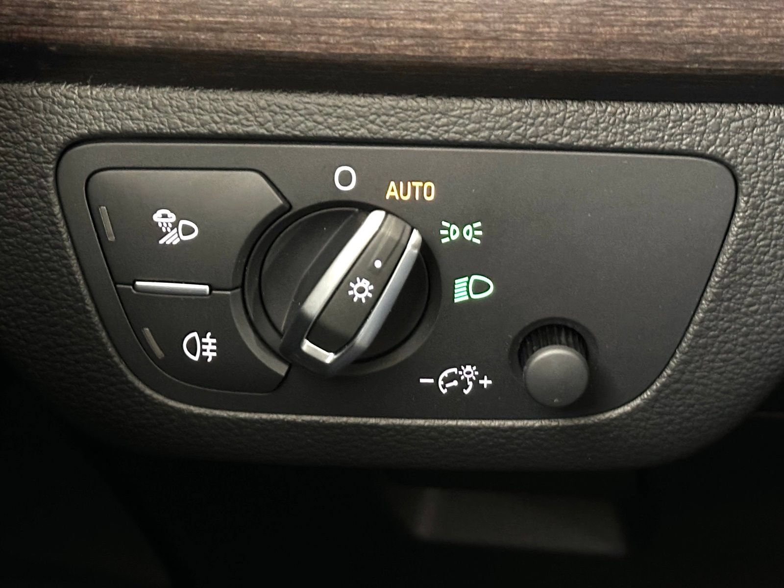 Used 2024 Audi Q5 e Premium Plus AWD/4WD image 37
