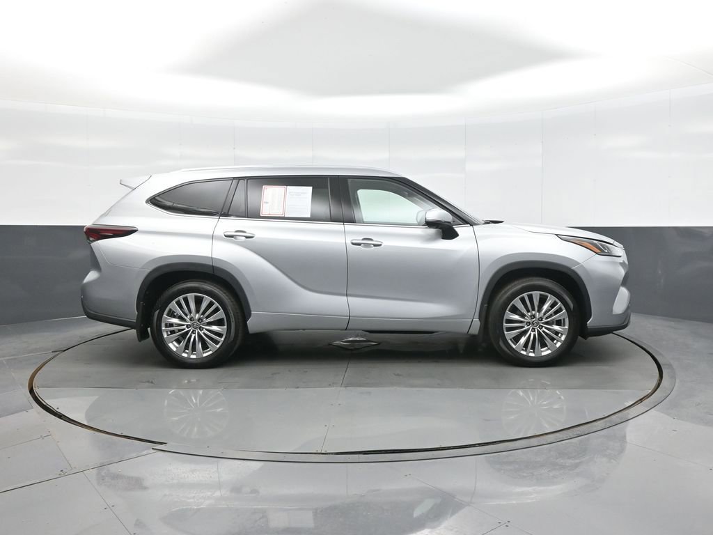 Certified 2025 Toyota Highlander Platinum image 10