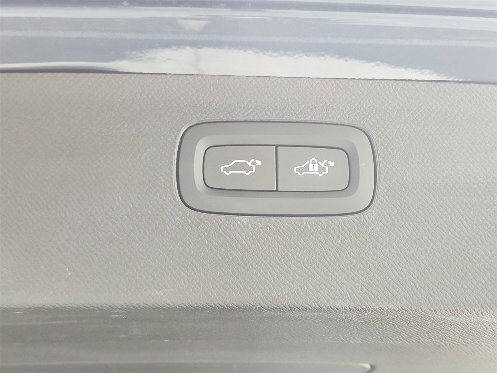 Used 2024 Volvo XC90 B6 Ultimate w/ Protection Package Premier image 51