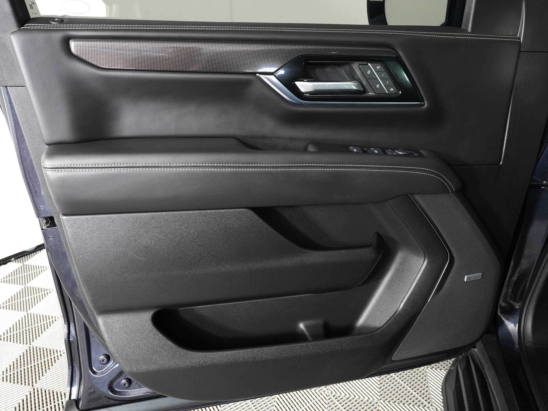 Used 2025 GMC Yukon Elevation AWD/4WD image 17
