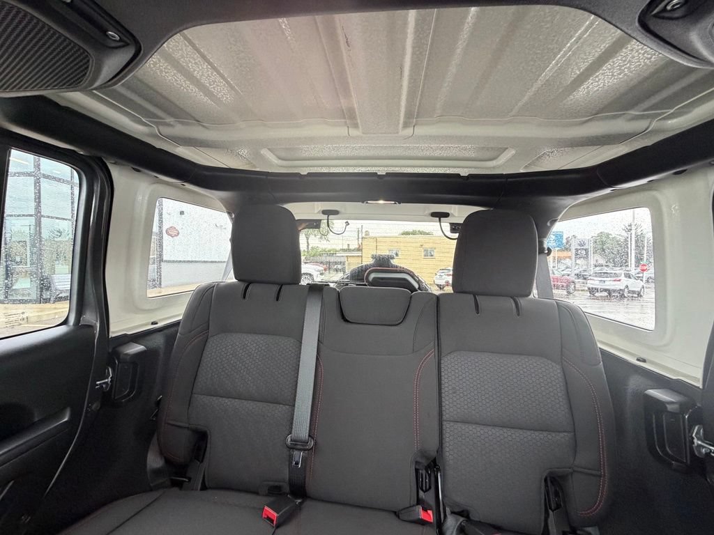 Used 2021 Jeep Wrangler Unlimited Rubicon w/ Cold Weather Group AWD/4WD image 11