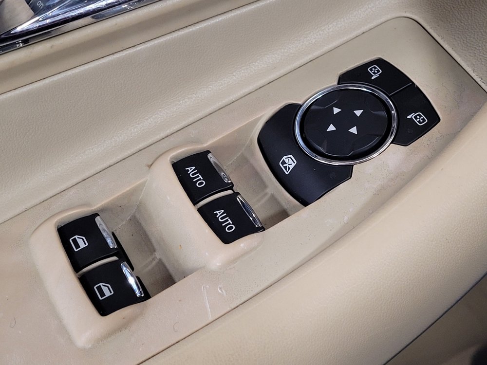 Used 2015 Ford Taurus SEL image 27