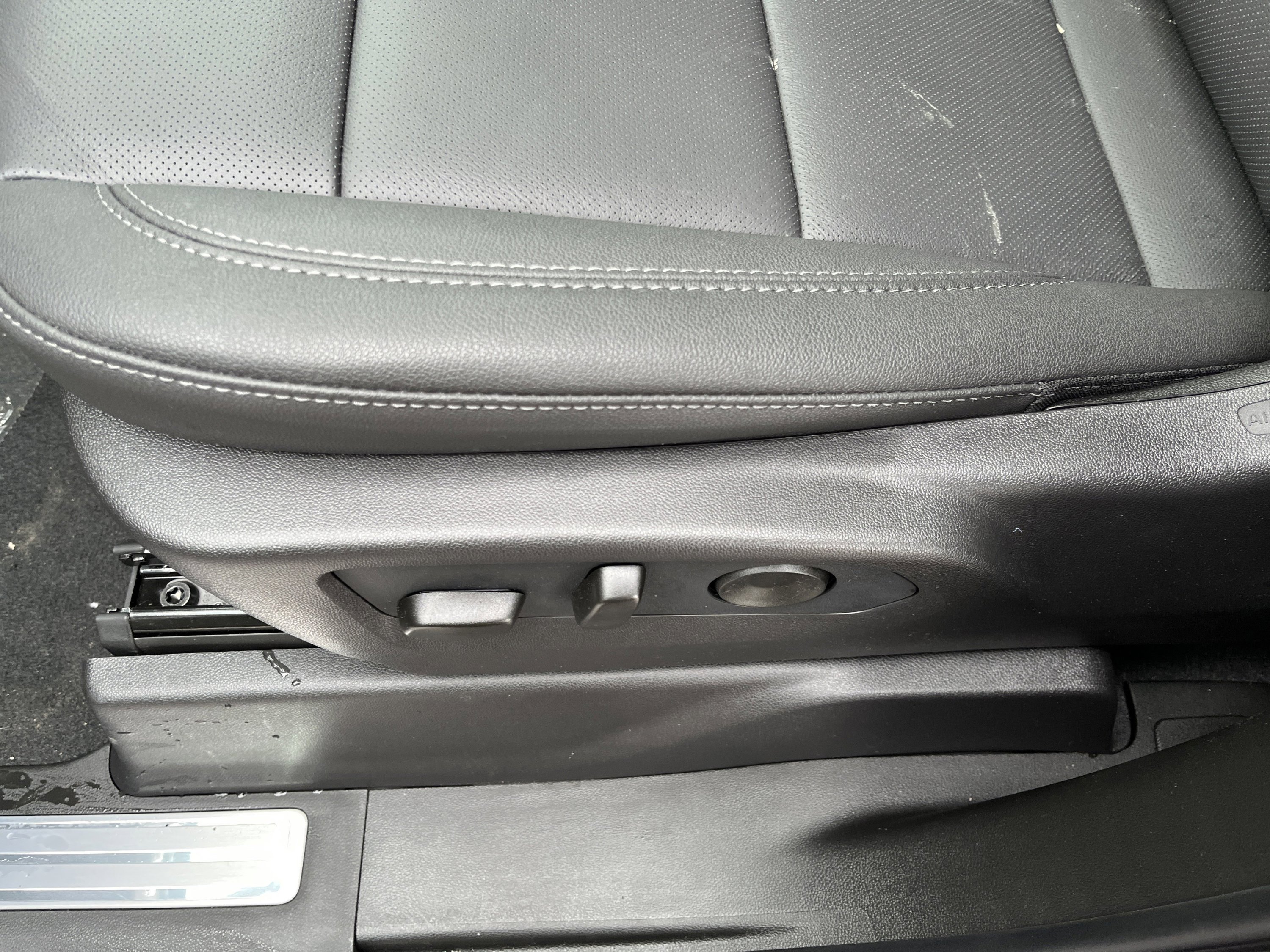 New 2026 GMC Sierra 2500 SLT w/ SLT Premium Package image 32