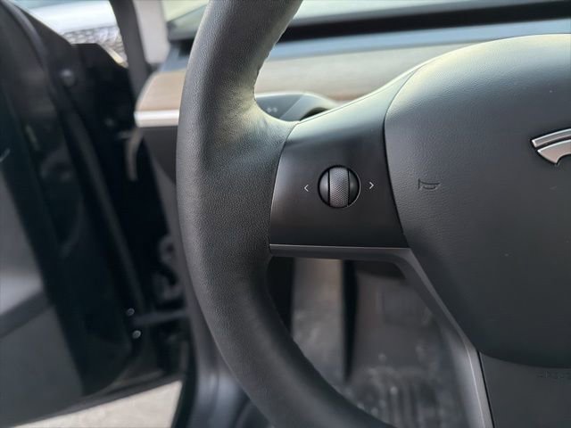 Used 2021 Tesla Model Y Long Range AWD/4WD image 18
