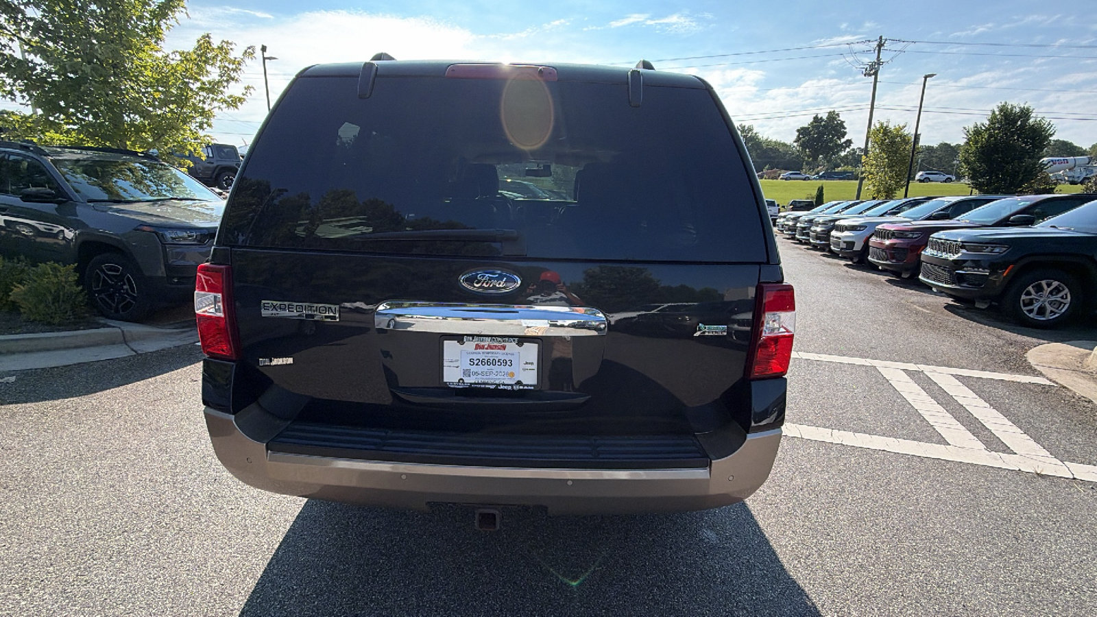 Used 2014 Ford Expedition EL XLT w/ Equipment Group 202A AWD/4WD image 9
