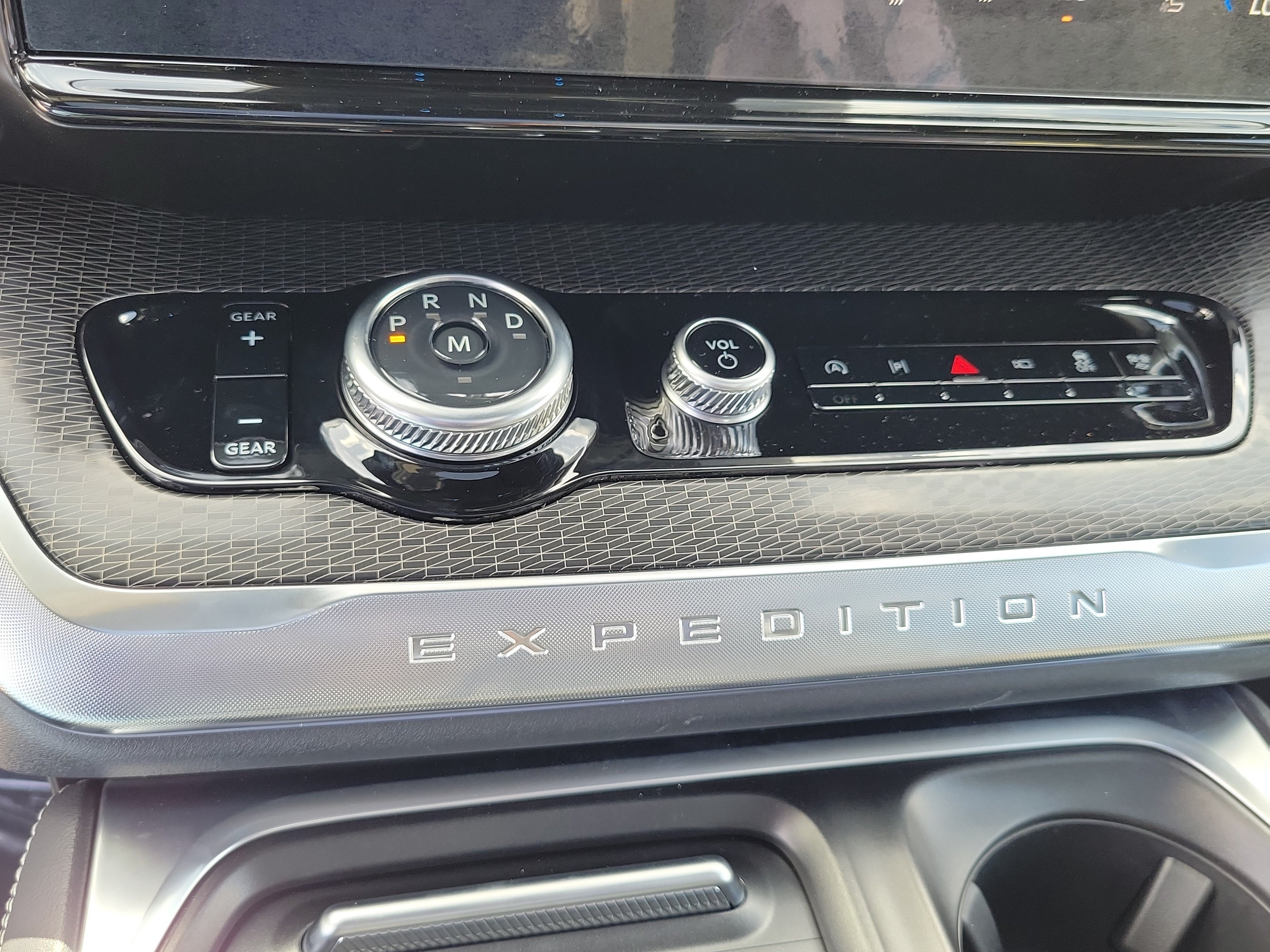 New 2027 Ford Expedition Platinum w/ Stealth Appearance Package RWD image 19
