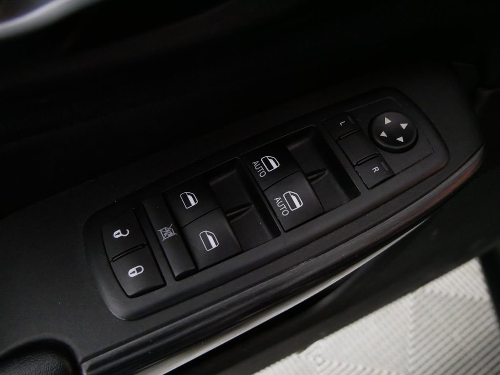 Used 2016 Jeep Cherokee Trailhawk w/ Cold Weather Group image 13