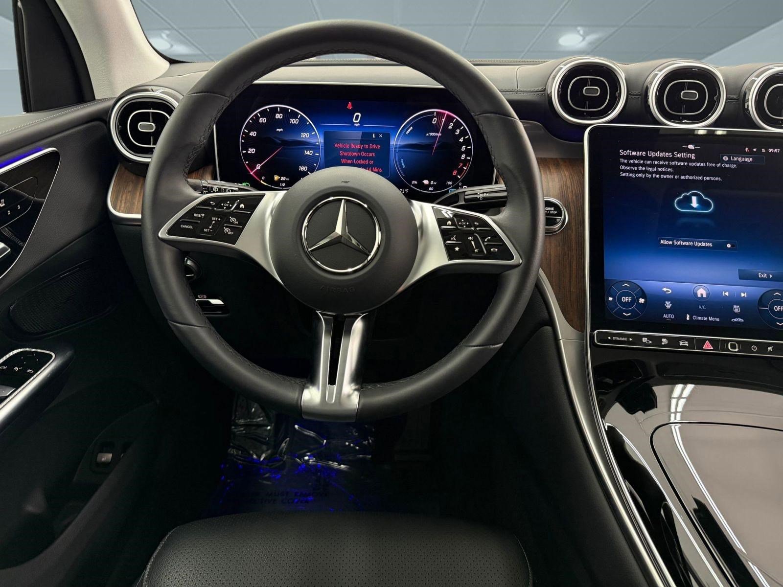 Used 2025 Mercedes-Benz GLC 350e 4MATIC image 25