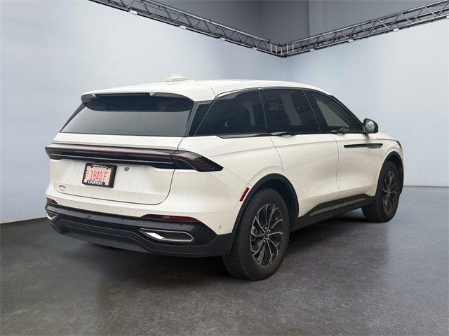 Used 2024 Lincoln Nautilus Premier image 5