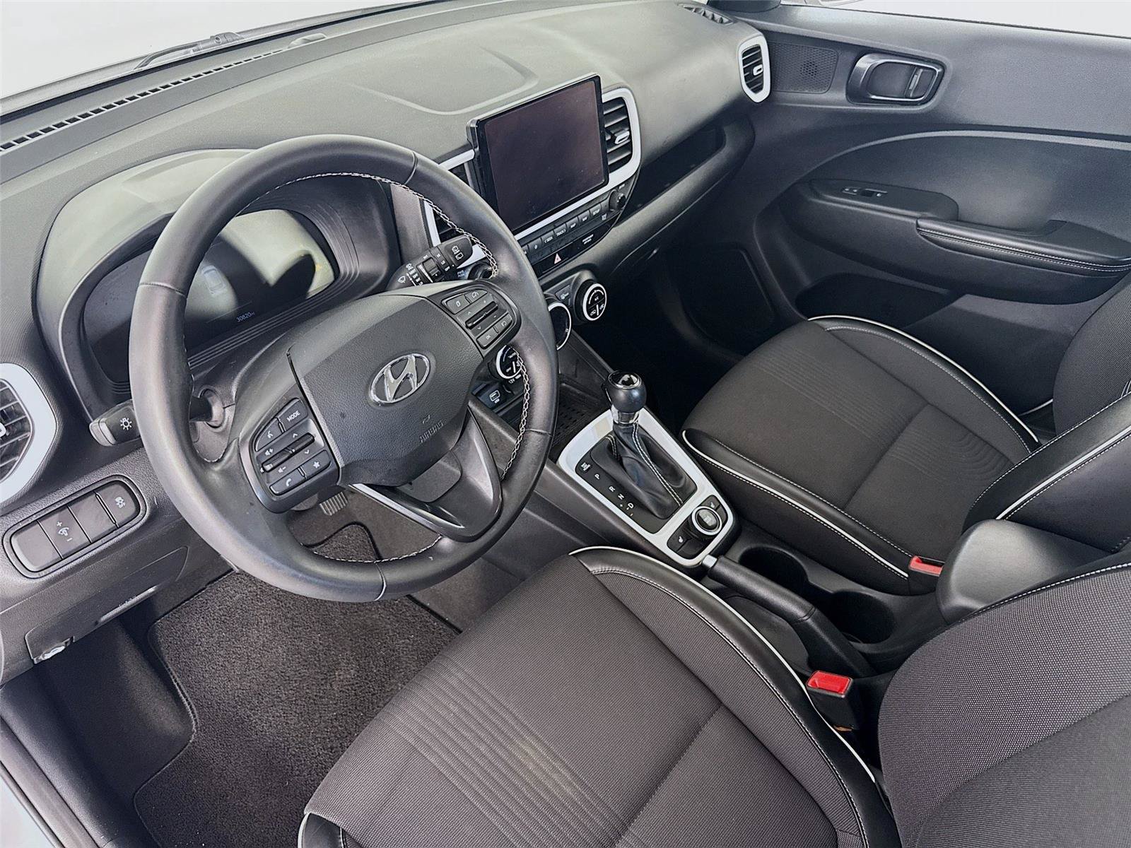 Used 2023 Hyundai Venue Limited w/ Cargo Package FWD image 11