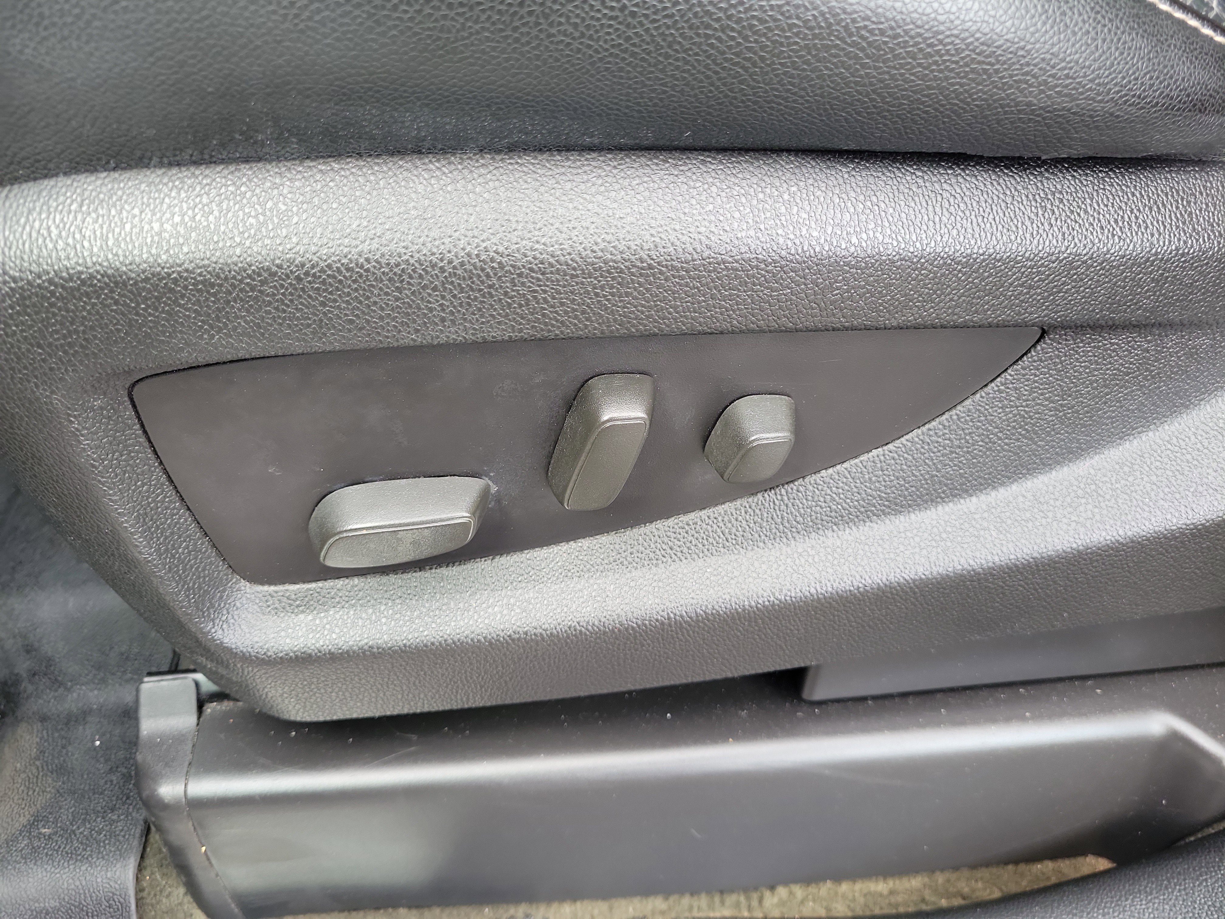 Used 2015 GMC Yukon SLT image 17