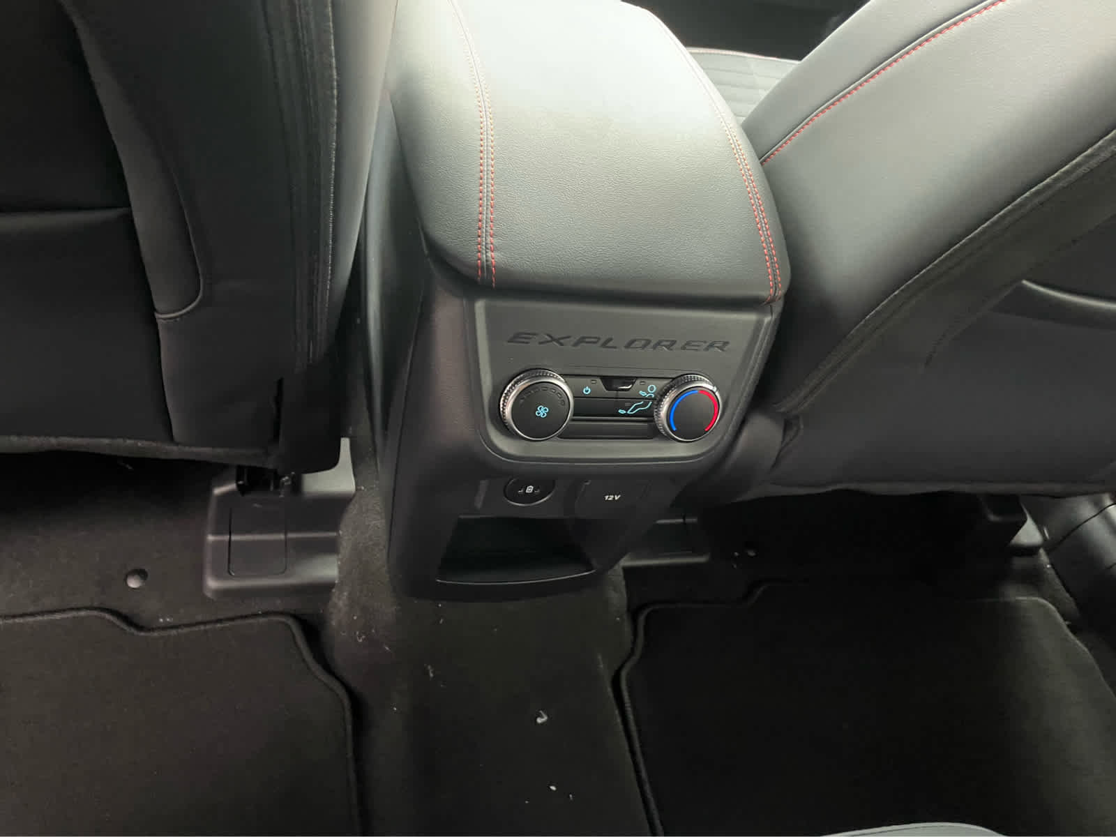 Used 2026 Ford Explorer ST-Line w/ ST-Line Street Pack image 37