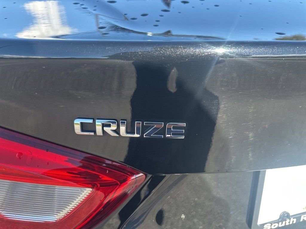 Used 2018 Chevrolet Cruze LS image 11