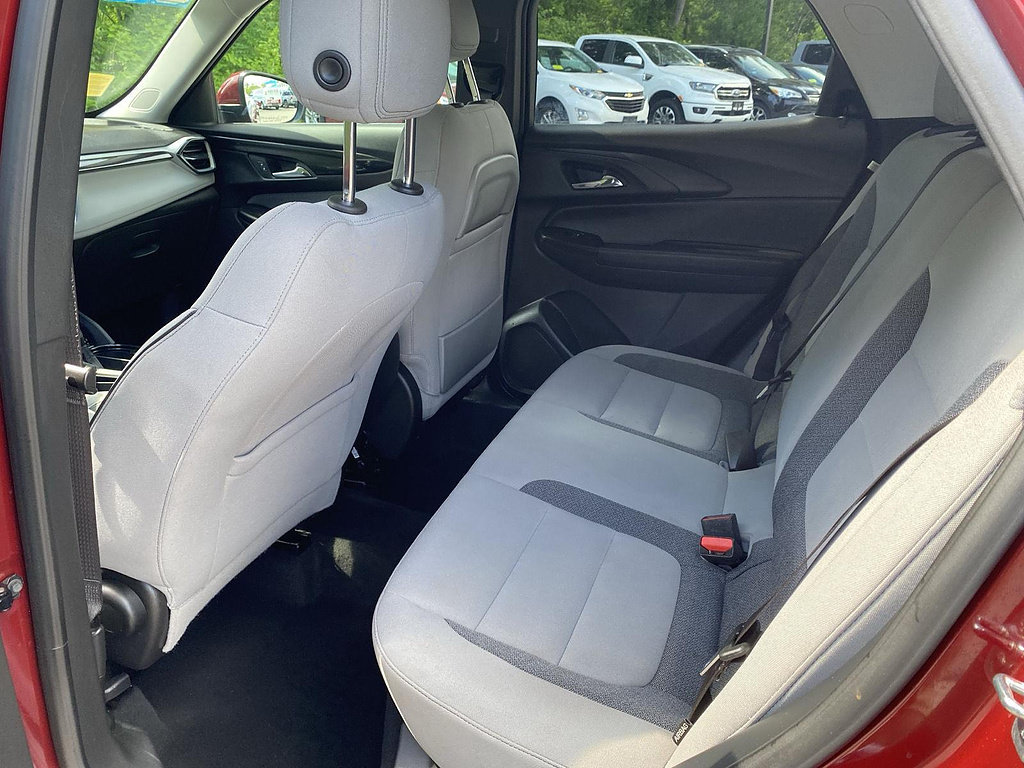 Used 2025 Chevrolet TrailBlazer LT AWD/4WD image 39