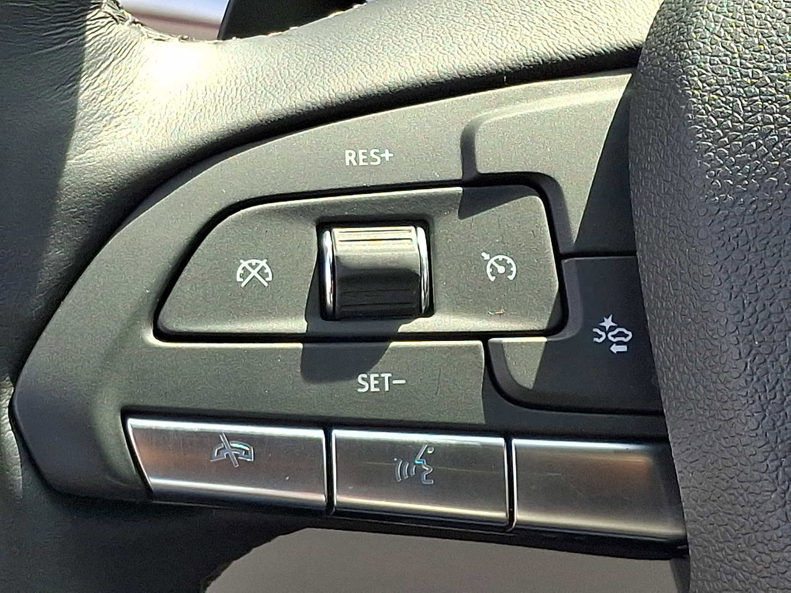 Used 2023 Cadillac XT4 Luxury AWD/4WD image 22