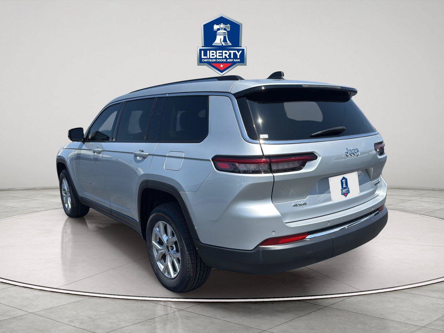 Used 2023 Jeep Grand Cherokee L Limited AWD/4WD image 8