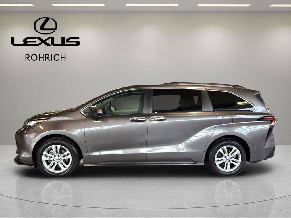 Used 2023 Toyota Sienna XLE w/ XLE Plus Package image 9