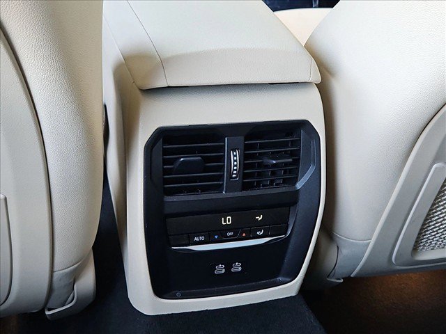 Used 2021 BMW 330i Sedan w/ Driving Assistance Package RWD image 17