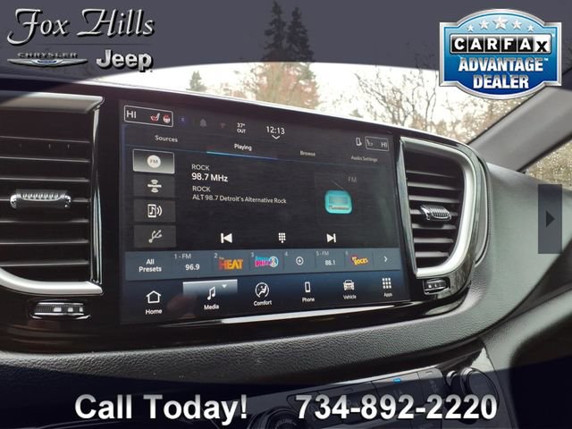 Used 2026 Chrysler Pacifica Select image 21