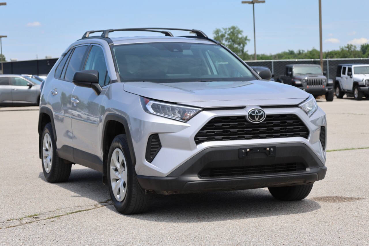Used 2020 Toyota RAV4 LE AWD/4WD image 4