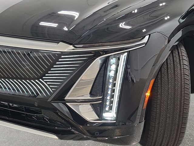 New 2026 Cadillac Lyriq Luxury w/ LPO, Floor Liner Package AWD/4WD image 28