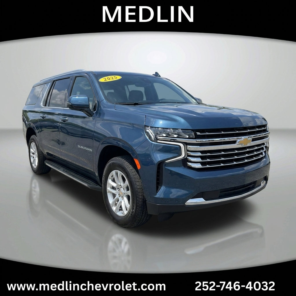 Used 2025 Chevrolet Suburban Premier AWD/4WD image 3
