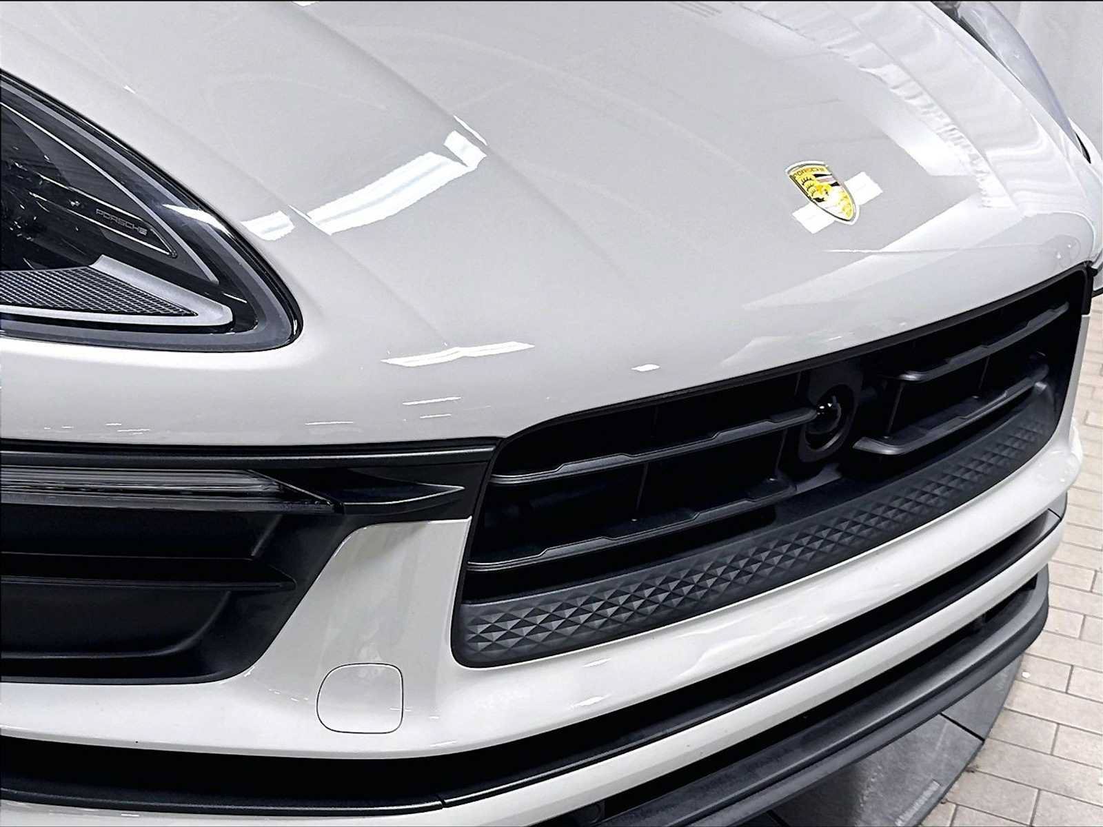 Used 2023 Porsche Macan AWD/4WD image 32