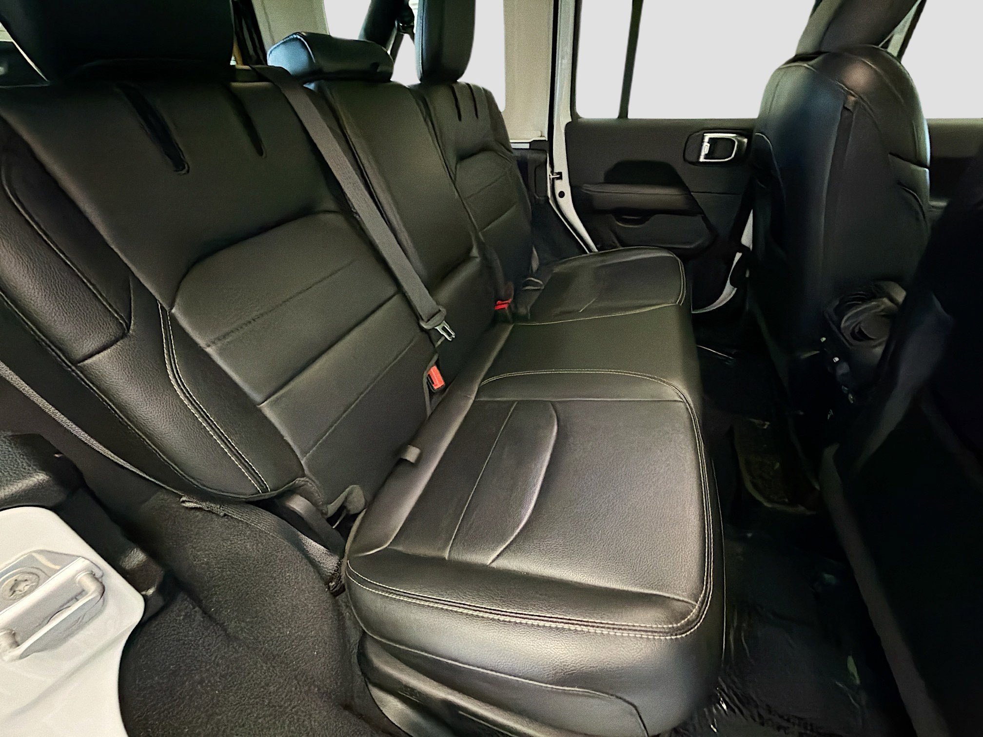 Used 2023 Jeep Wrangler Unlimited Sahara AWD/4WD image 14