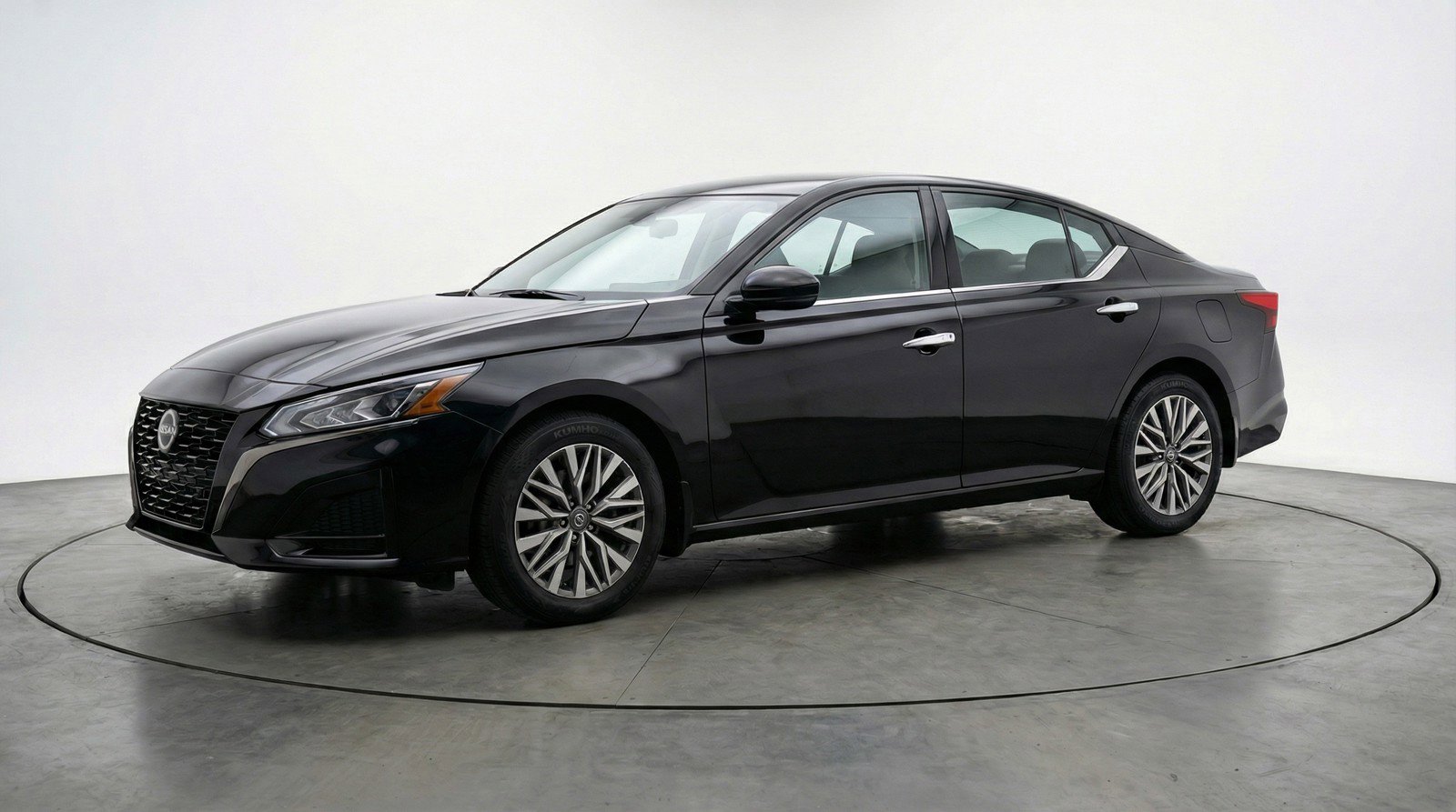Used 2025 Nissan Altima 2.5 SV image 3