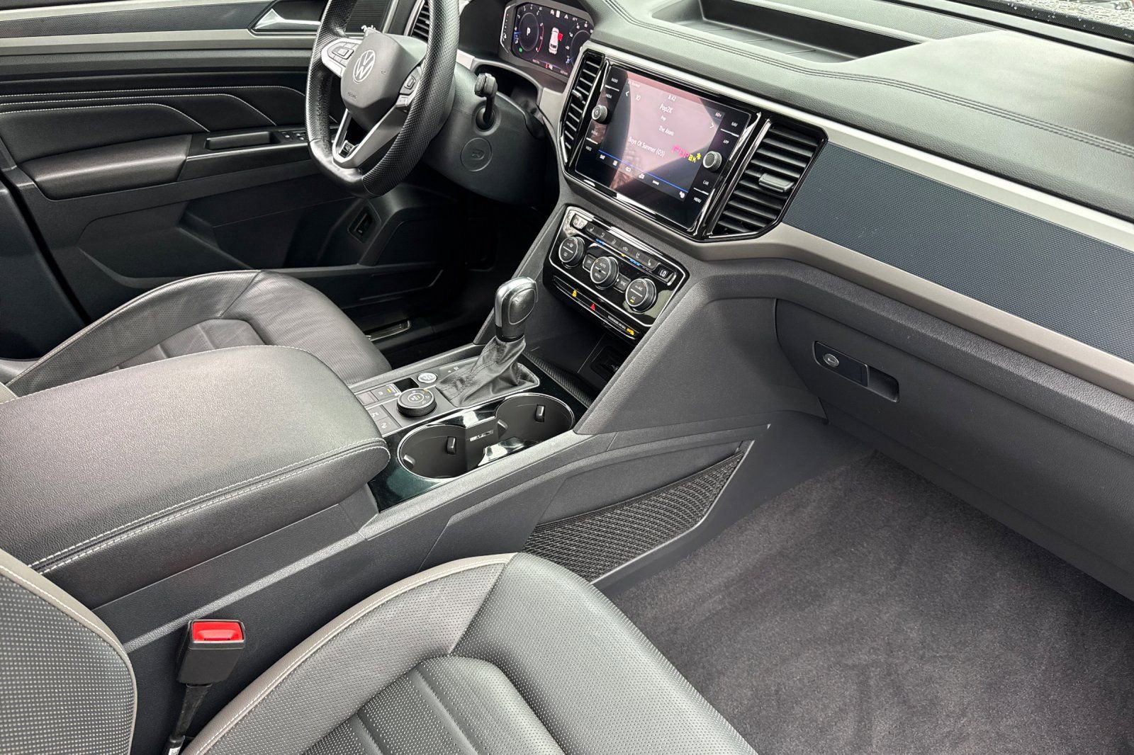 Used 2020 Volkswagen Atlas Cross Sport SEL Premium R-Line image 16