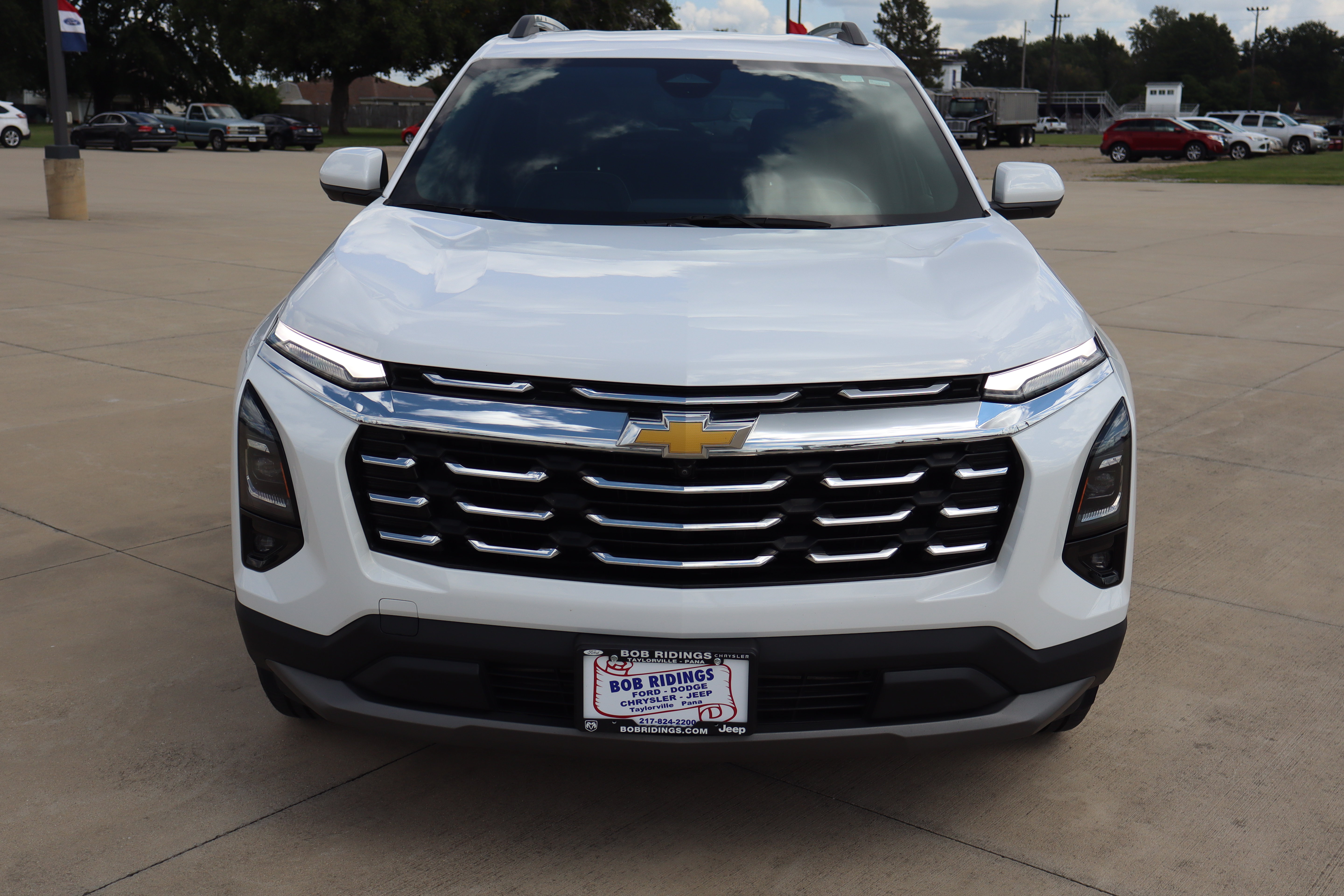 Used 2025 Chevrolet Equinox LT w/ Convenience Package II AWD/4WD image 2