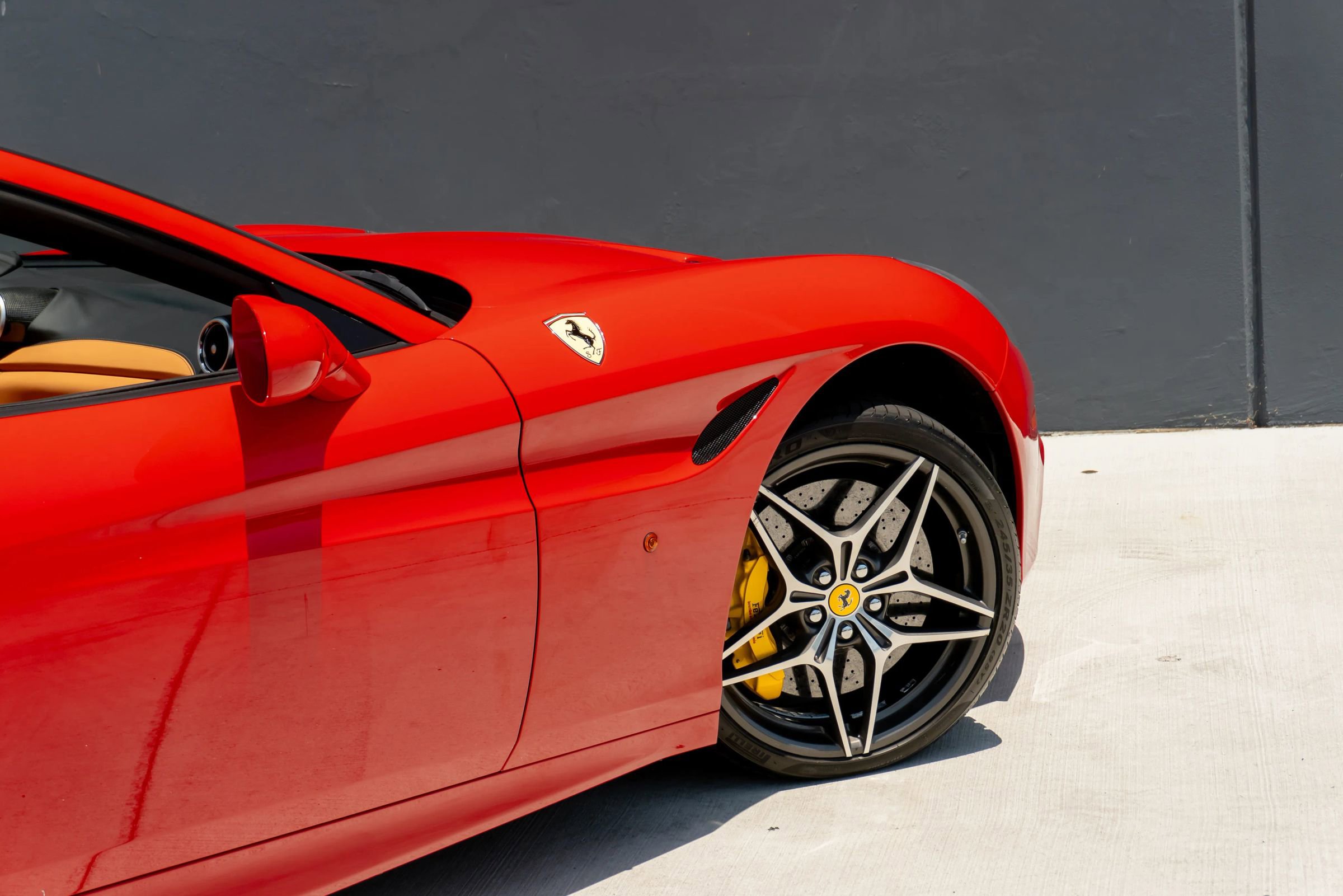 Used 2016 Ferrari California T RWD image 38
