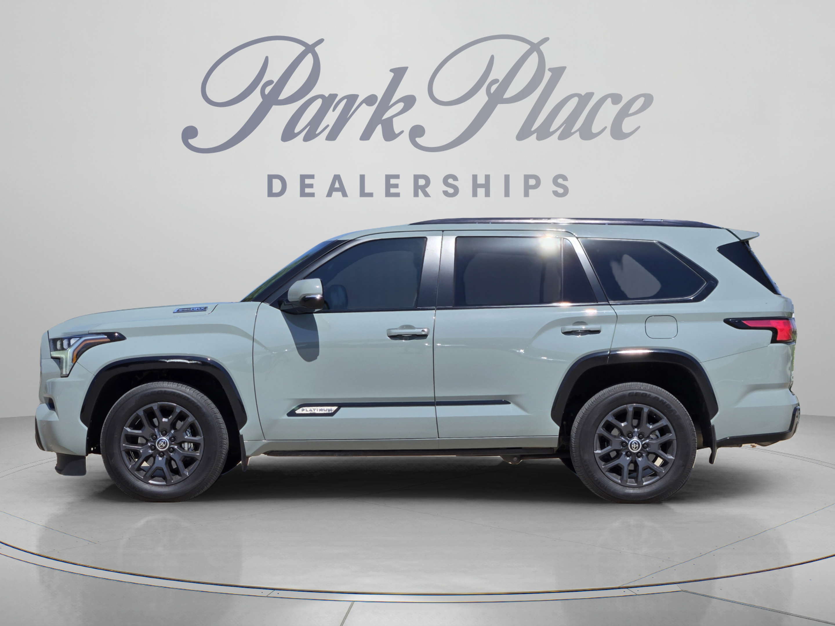 Used 2024 Toyota Sequoia Platinum AWD/4WD image 2