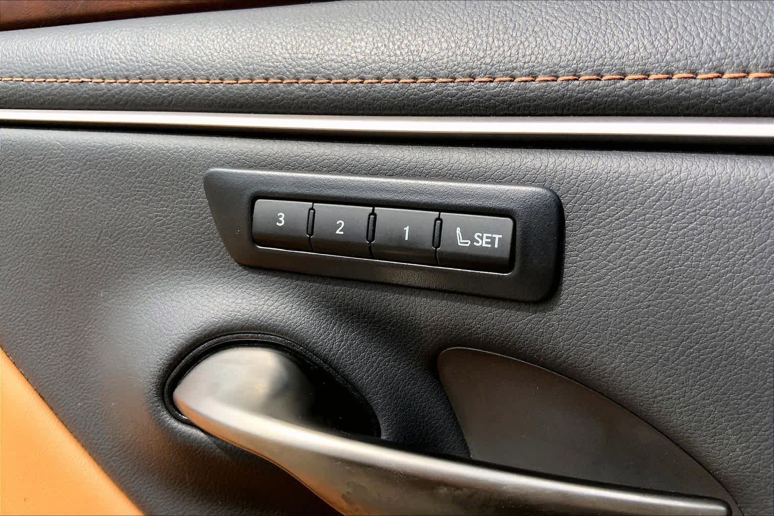 Used 2024 Lexus ES 350 w/ Premium Package FWD image 32