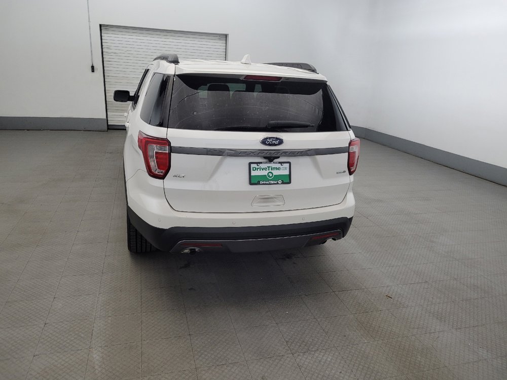 Used 2017 Ford Explorer XLT w/ Equipment Group 202A AWD/4WD image 6