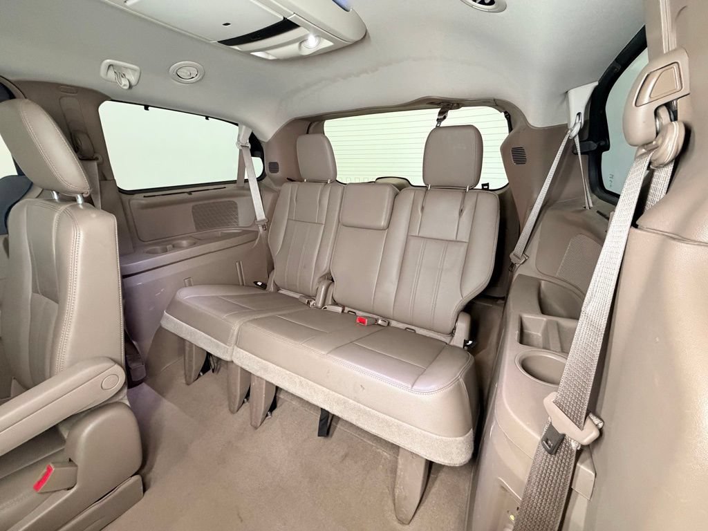 Used 2014 Chrysler Town & Country Touring-L w/ Driver Convenience Group FWD image 7