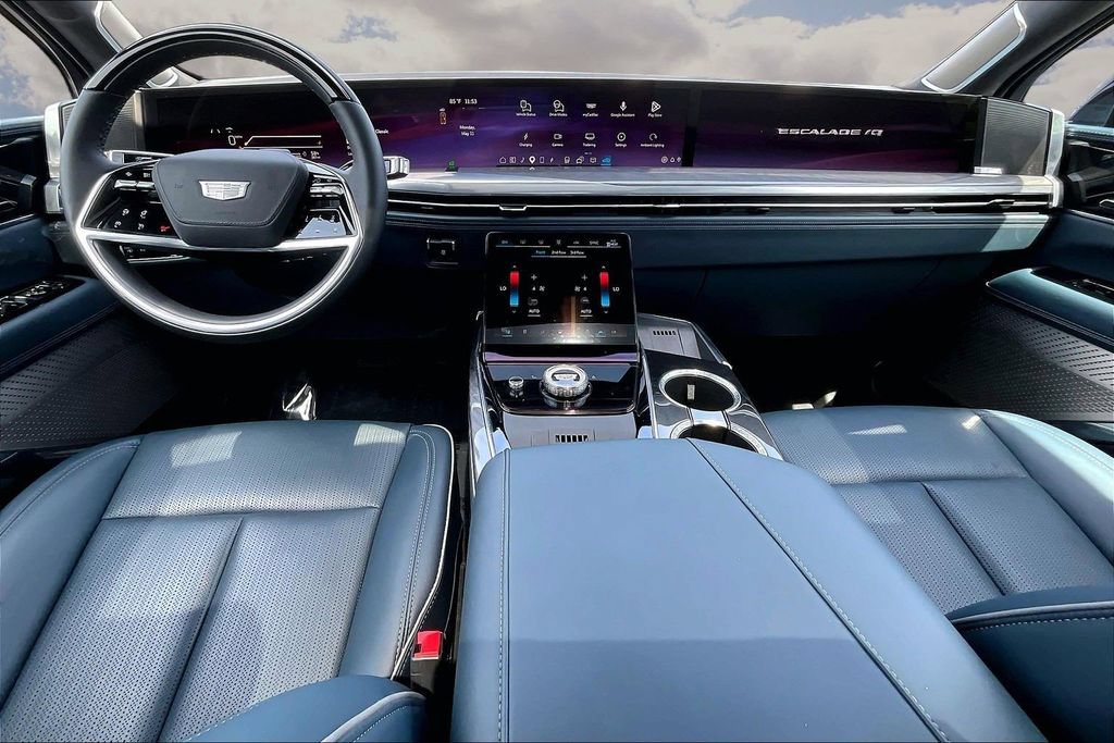 Certified 2025 Cadillac Escalade IQ Luxury 2 w/ LPO, Premium Carpet Package AWD/4WD image 7