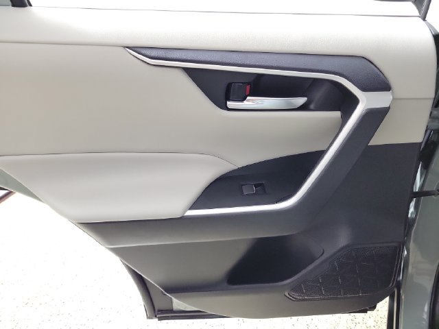 Used 2021 Toyota RAV4 XLE Premium FWD image 14