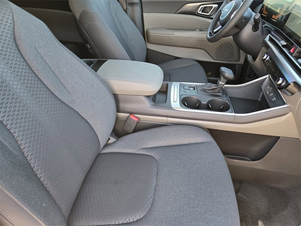 New 2026 Kia Carnival LX image 10