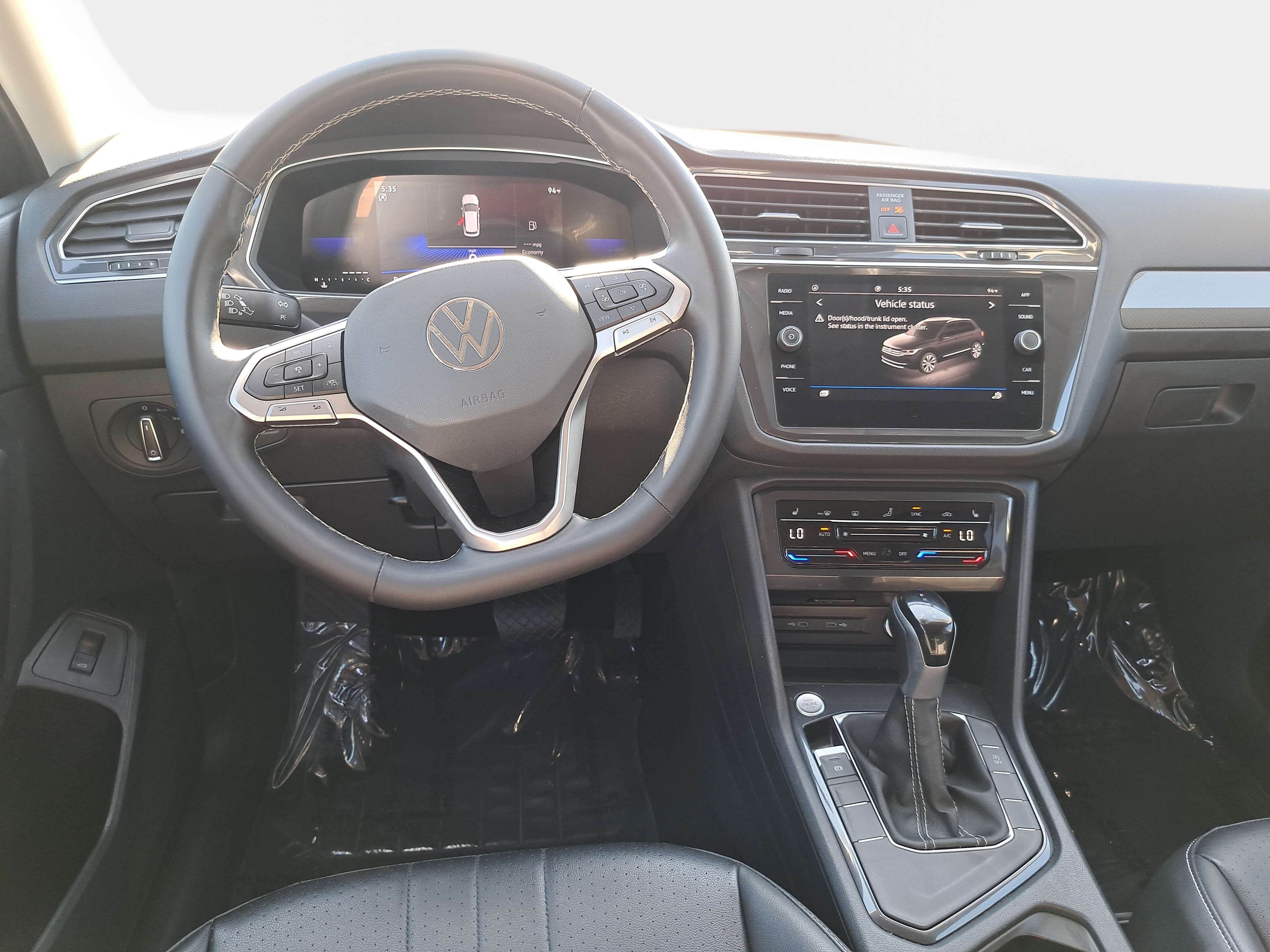 Used 2024 Volkswagen Tiguan SE FWD image 18