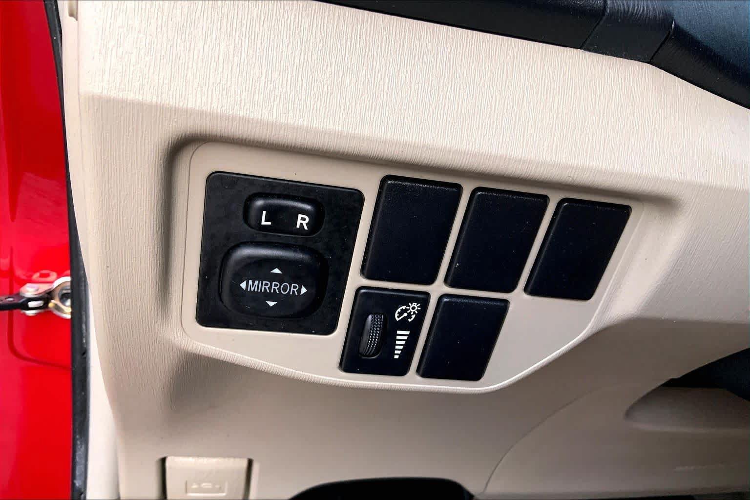 Used 2015 Toyota Prius Four FWD image 33