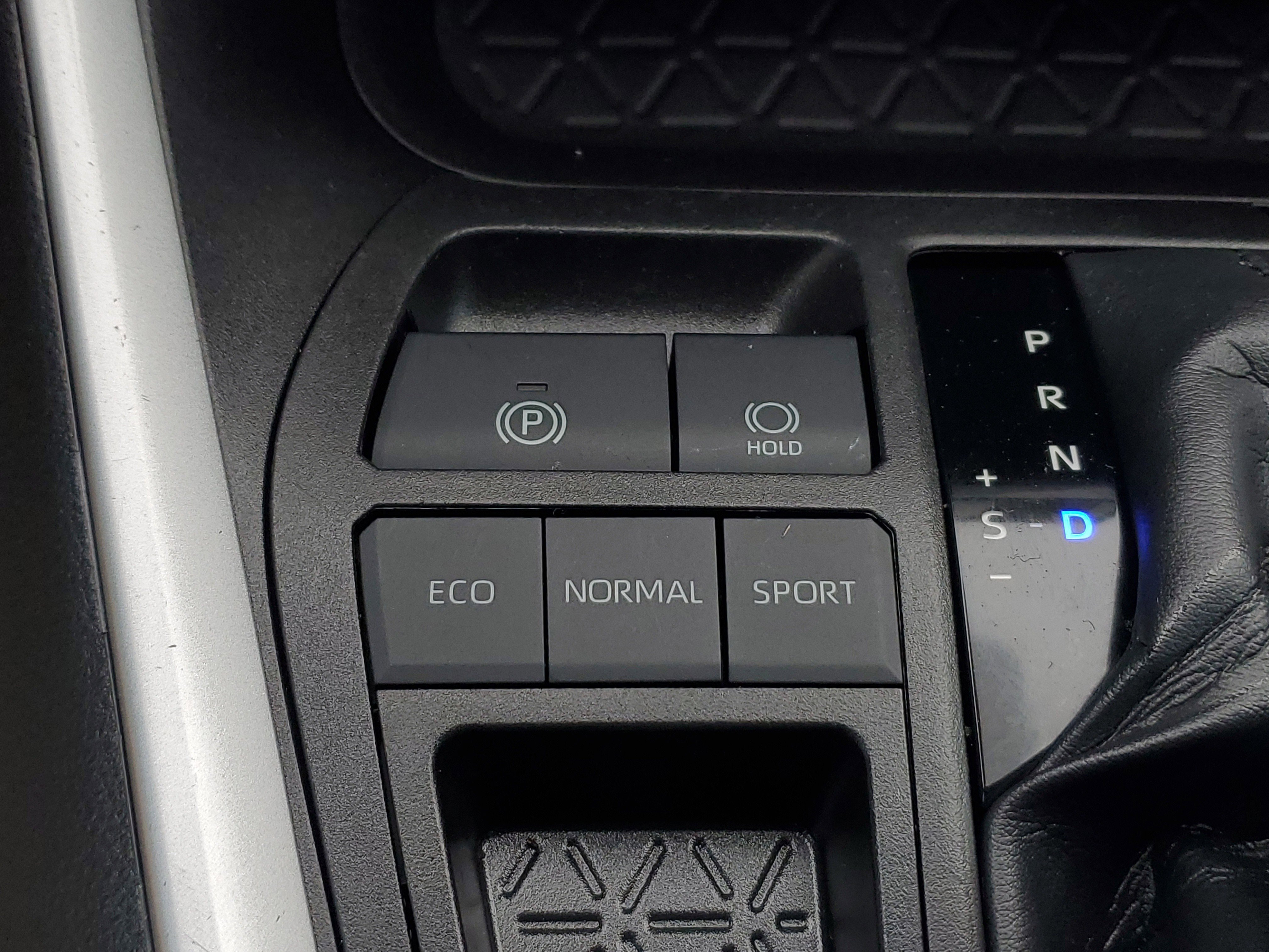 Used 2022 Toyota RAV4 XLE Premium image 29