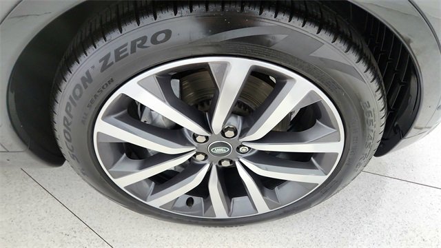 Used 2024 Land Rover Discovery Dynamic SE image 61