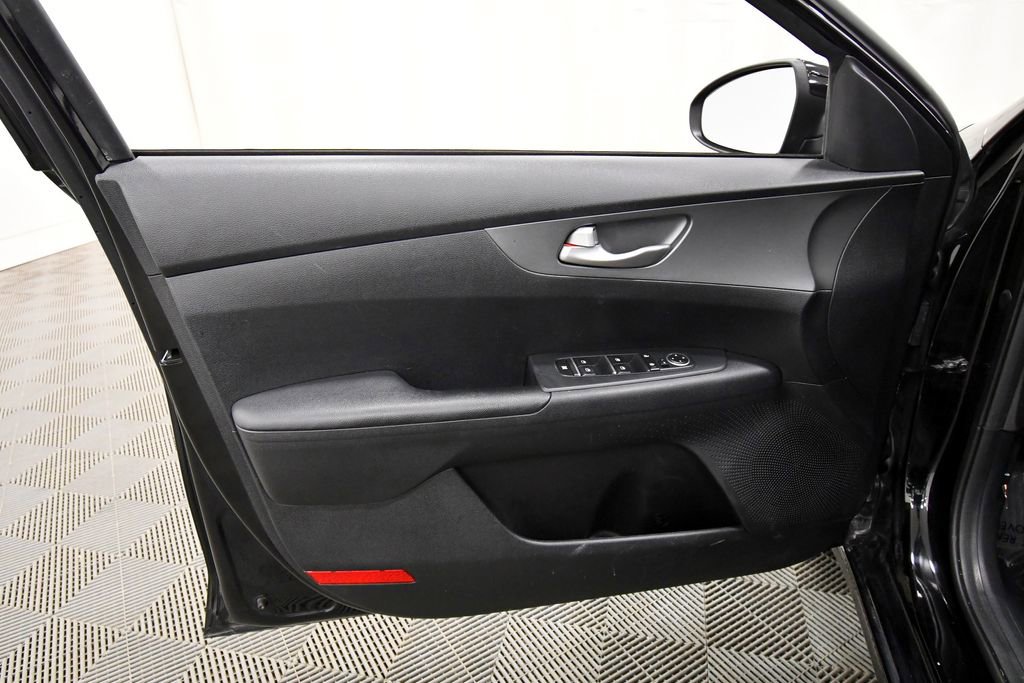 Certified 2019 Kia Forte LXS image 13