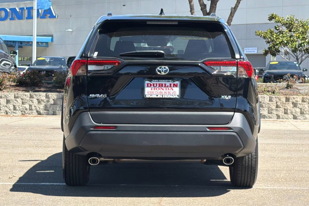 Used 2024 Toyota RAV4 XLE w/ Convenience Package image 5