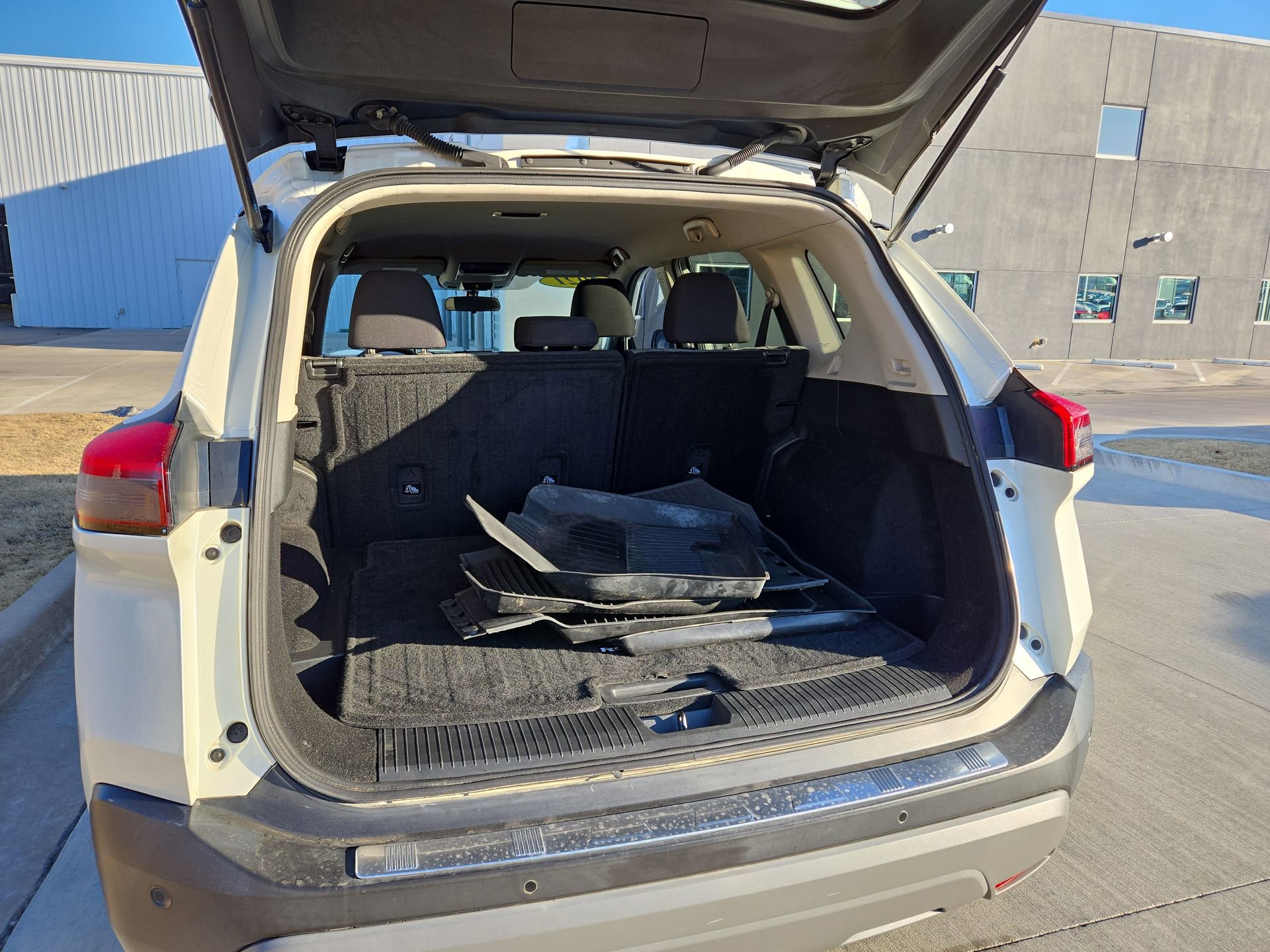 Used 2021 Nissan Rogue SV image 30